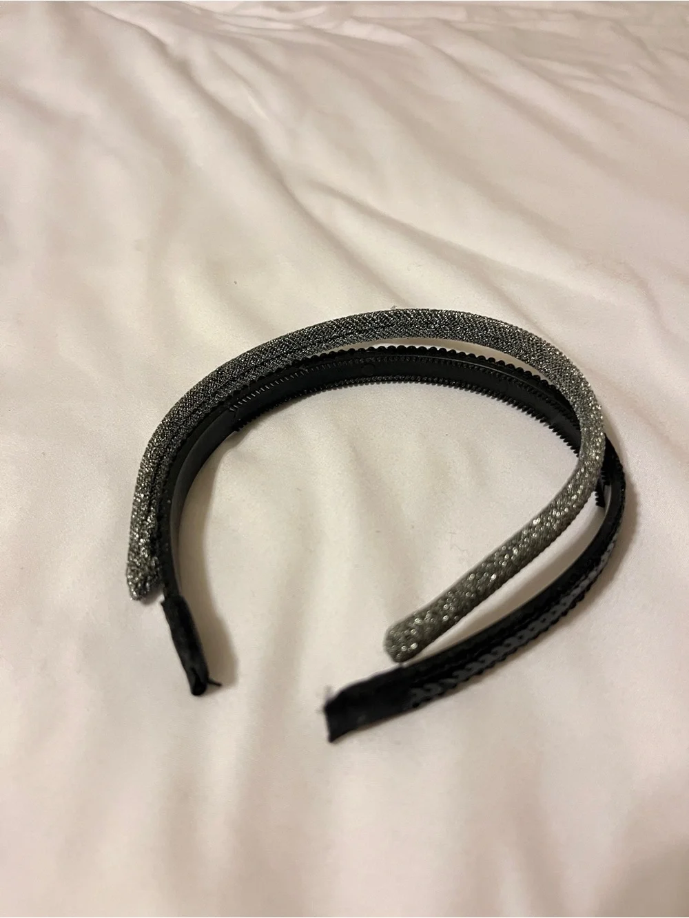 Set of 2 Women’s Sparkly Headbands Black Sequin & Silver Glitter Tooth Comb